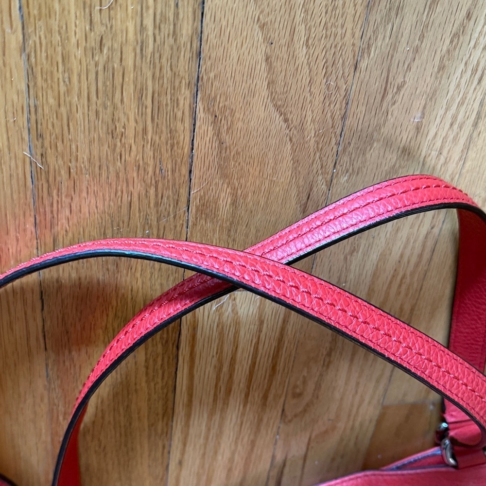 Coach Vibrant Red Shoulder Bag wonderful condition many compartments zip closure - Picture 9 of 12